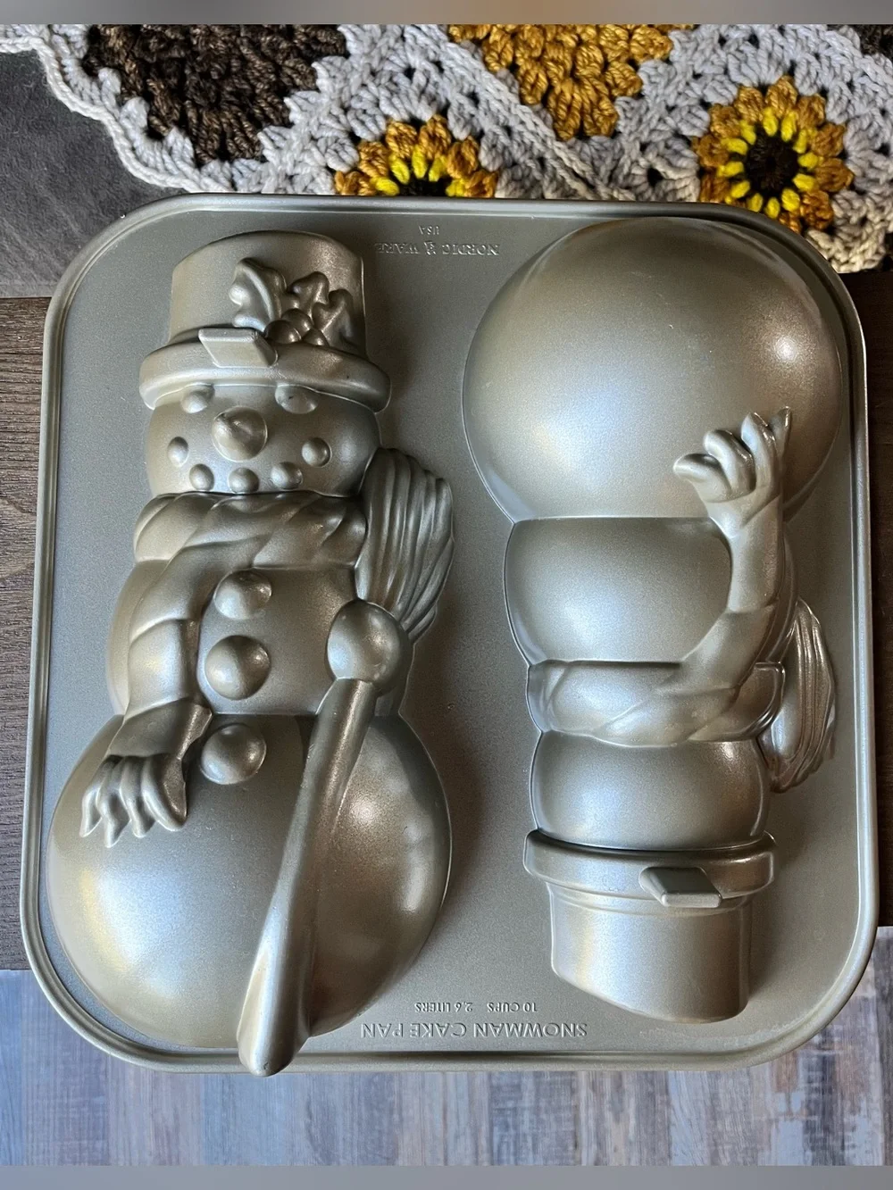 Nordic Ware Silver Snowman Cake Pan Mold 10 Cup